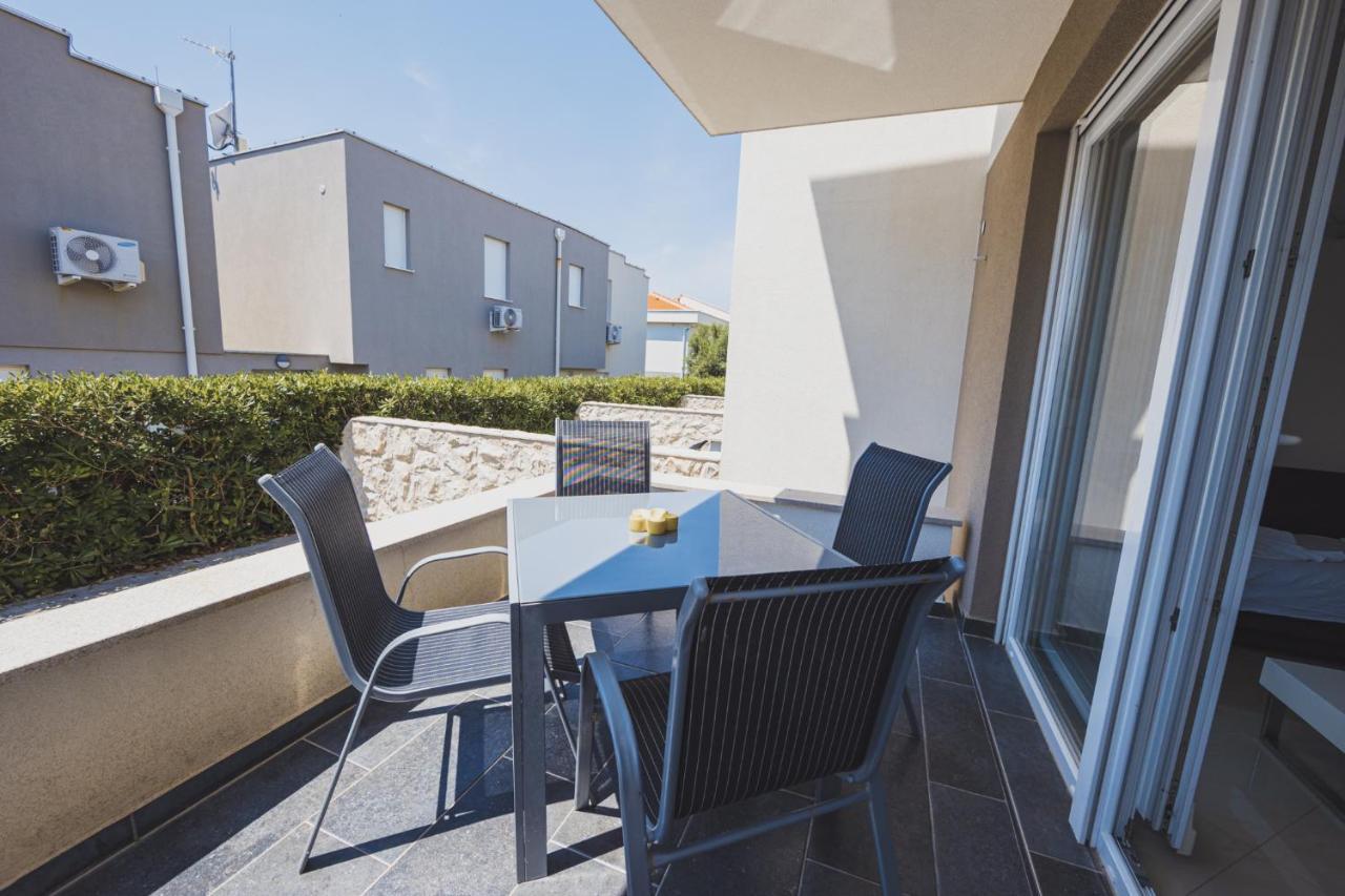 Apartments Lemon Novalja Exterior foto